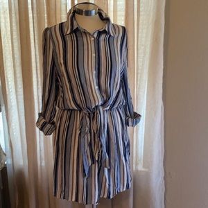 French kiss Dress with stripes and long sleeves.